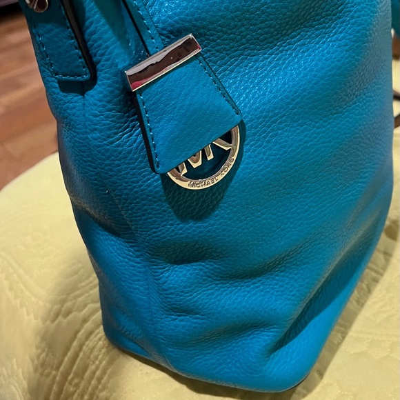 MICHAEL Michael Kors Handbags - Micheal Kors Leather Crossbody